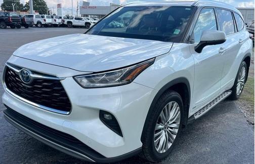 2022 Toyota Highlander Hybrid Platinum