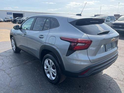 Sterling Gray Metallic 2025 Chevrolet Trax LS