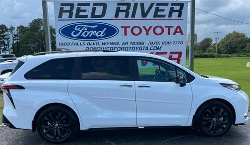 2025 Toyota Sienna XSE 7 Passenger
