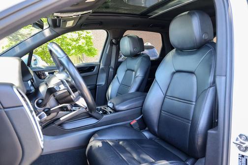 Carrara White Metallic 2019 Porsche Cayenne Cayenne