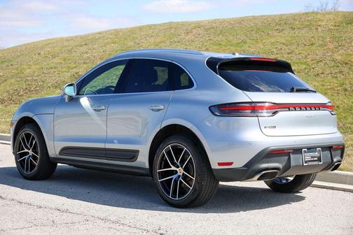 Dolomite Silver Metallic 2025 Porsche Macan Macan