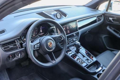 Dolomite Silver Metallic 2025 Porsche Macan Macan