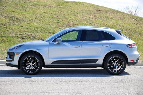 Dolomite Silver Metallic 2025 Porsche Macan Macan