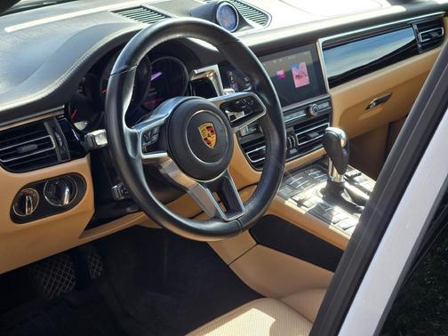 2021 Porsche Macan Base (PDK)