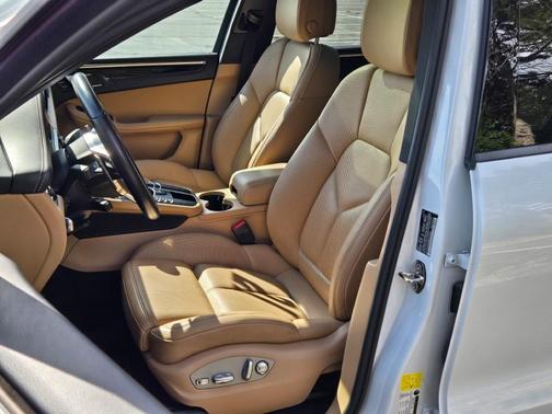 2021 Porsche Macan Base (PDK)