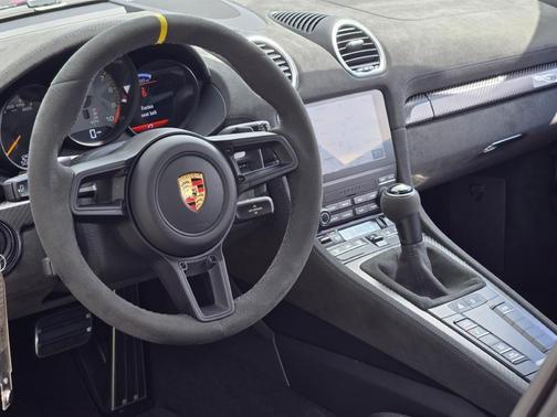 2025 Porsche 718 Cayman GT4 RS