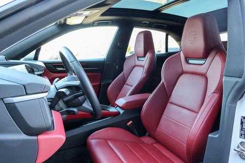 2025 Porsche Macan 4