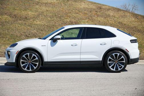 2025 Porsche Macan 4