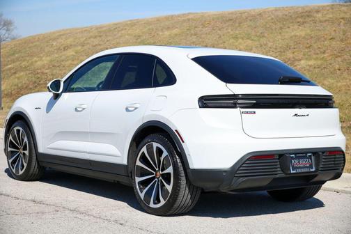 2025 Porsche Macan 4