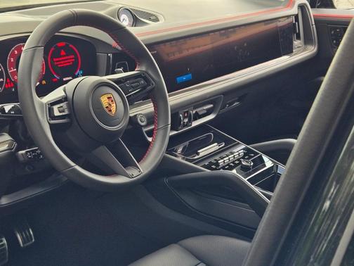2025 Porsche Cayenne GTS