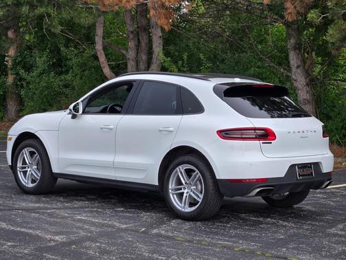 2018 Porsche Macan Base (PDK)
