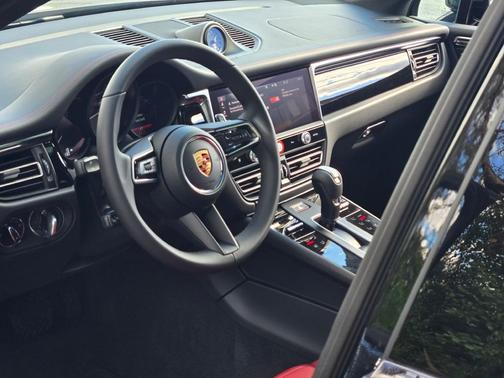 2026 Porsche Macan 