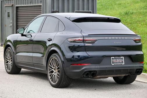 Moonlight Blue Metallic 2023 Porsche Cayenne Platinum Edition