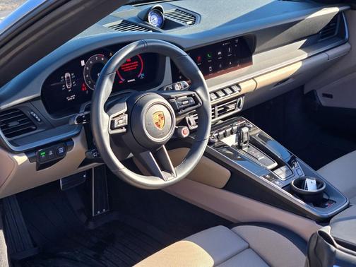 2025 Porsche 911 Carrera