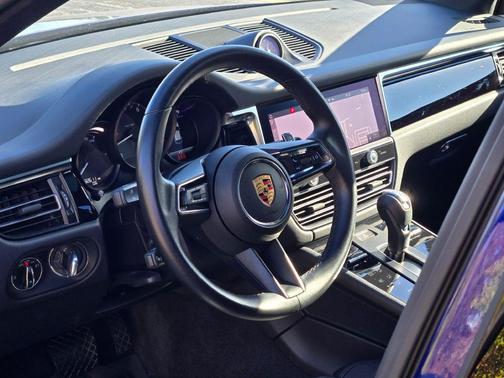 2024 Porsche Macan Base (PDK)