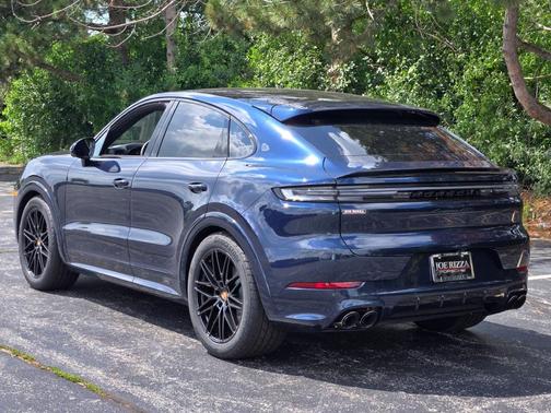 2025 Porsche Cayenne GTS