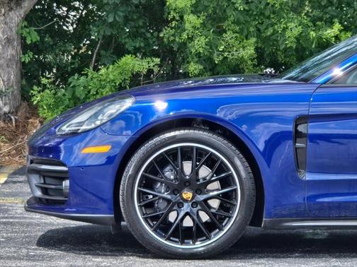 2023 Porsche Panamera 4