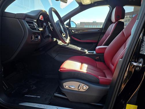 2025 Porsche Macan S