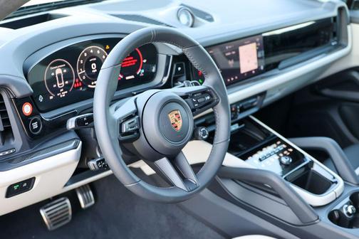 Chromite Black Metallic 2026 Porsche Cayenne GTS