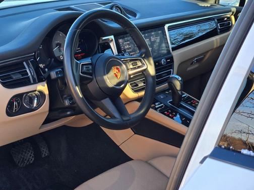 2022 Porsche Macan S