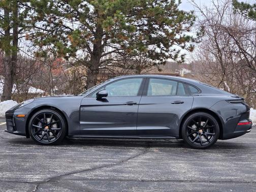 2026 Porsche Panamera 4