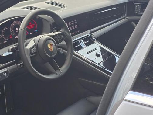 2024 Porsche Panamera 4