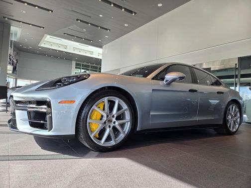 2025 Porsche Panamera GTS
