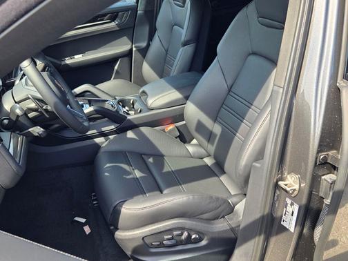 2025 Porsche Cayenne GTS
