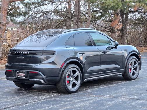2025 Porsche Macan 4S