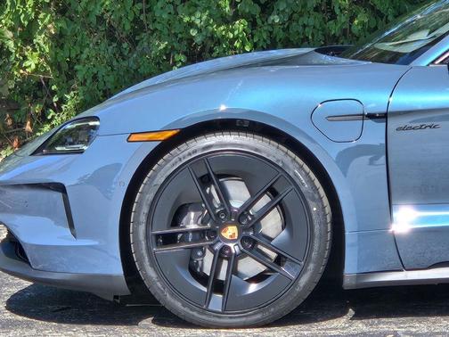 2025 Porsche Taycan 
