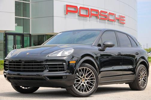 Chromite Black Metallic 2023 Porsche Cayenne Platinum Edition