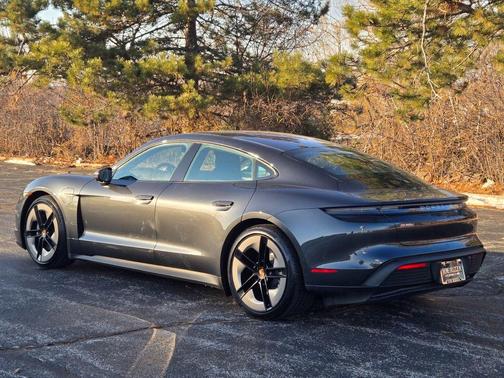 2025 Porsche Taycan 