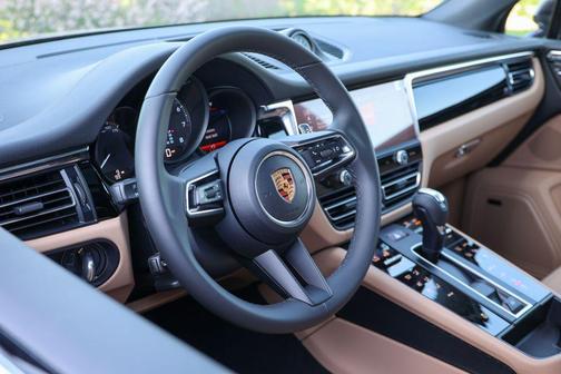 Copper Ruby Metallic 2026 Porsche Macan Macan