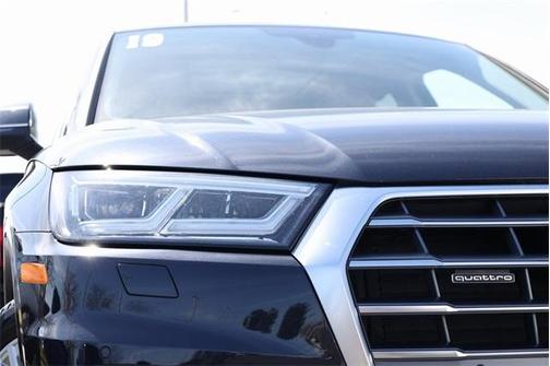 Photo 4 of 33 of 2019 Audi Q5 2.0T Premium Plus