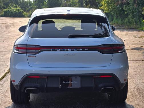 2025 Porsche Macan