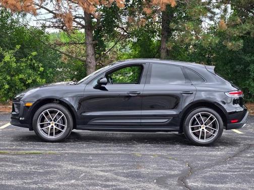 2025 Porsche Macan Base