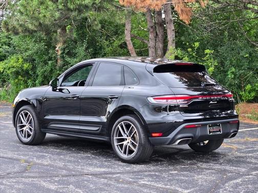 2025 Porsche Macan Base