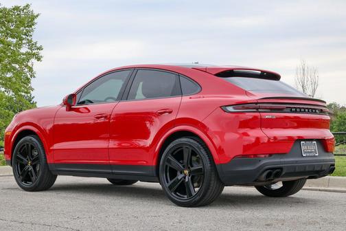 Carmine Red 2024 Porsche Cayenne Cayenne
