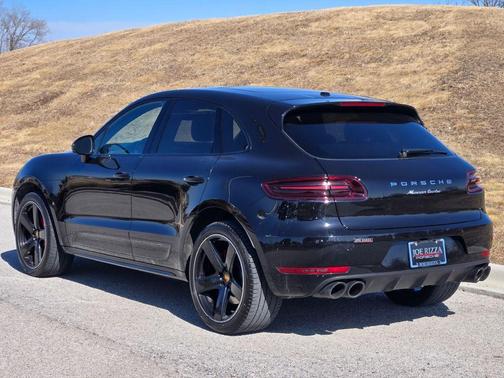 2017 Porsche Macan Turbo w/Performance Package