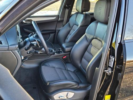 2025 Porsche Macan T
