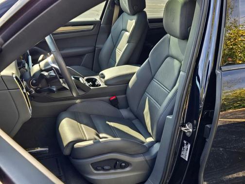 2022 Porsche Cayenne Platinum Edition