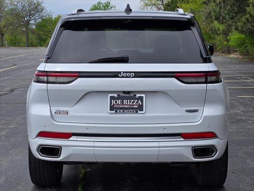 2022 Jeep Grand Cherokee Summit