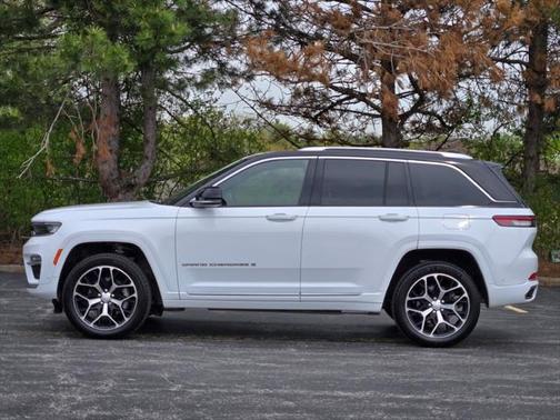 2022 Jeep Grand Cherokee Summit