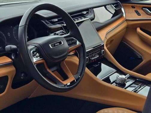 2022 Jeep Grand Cherokee Summit