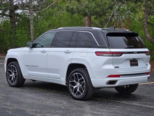 2022 Jeep Grand Cherokee Summit