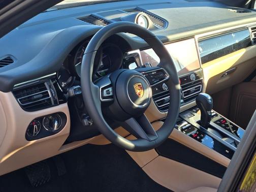 2026 Porsche Macan 