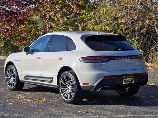 2026 Porsche Macan 