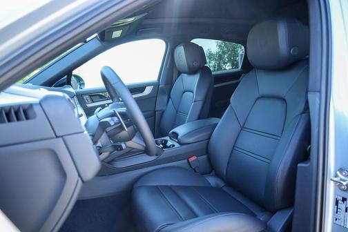 Dolomite Silver Metallic 2026 Porsche Cayenne Cayenne