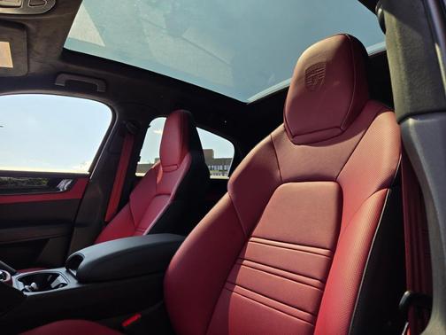 2026 Porsche Cayenne GTS