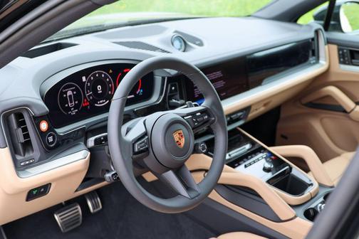 Chromite Black Metallic 2026 Porsche Cayenne S
